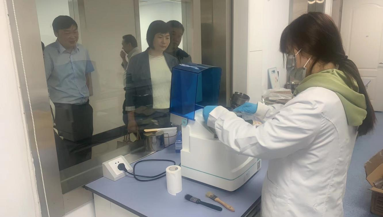 咸寧高新區(qū)領(lǐng)導(dǎo)深入調(diào)研，助推食品飲料產(chǎn)業(yè)檢驗(yàn)檢測服務(wù)升級